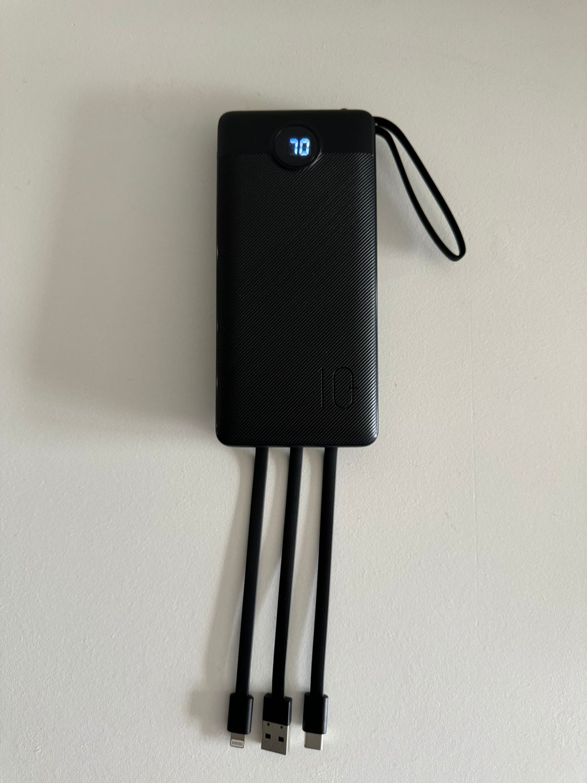 Batería portátil CABLES INTEGRADOS (2-3 cargas)